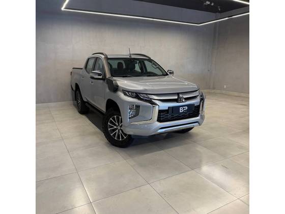 MITSUBISHI L200 TRITON 2.4 16V TURBO DIESEL SPORT HPE CD 4P 4X4 AUTOMÁTICO MITSUBISHI L200 TRITON 2.4 16V TURBO DIESEL SPORT HPE CD 4P 4X4 AUTOMÁTICO